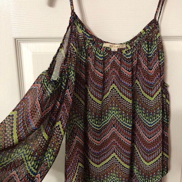 MIAMI Blouse Size Medium Chevron Print Three Quarter Sleeves Cold Shoulder - Picture 3 of 8
